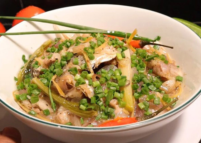 Cá sửu chưng thịt ba rọi