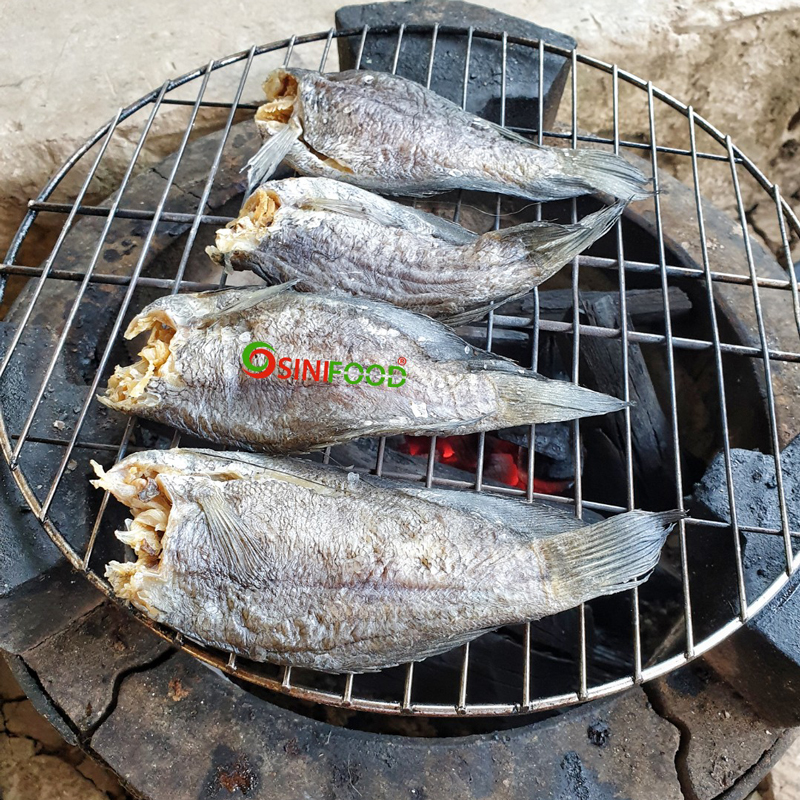 khô cá sặc nướng than hoa
