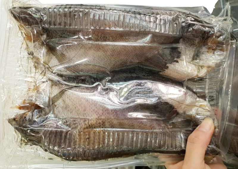 Đóng gói khô cá sặc
